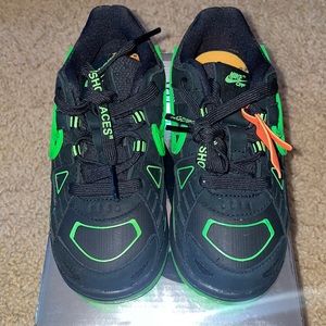 Toddler OFF White Nike dunks, Like new, only worn once!! Size 10c black/green